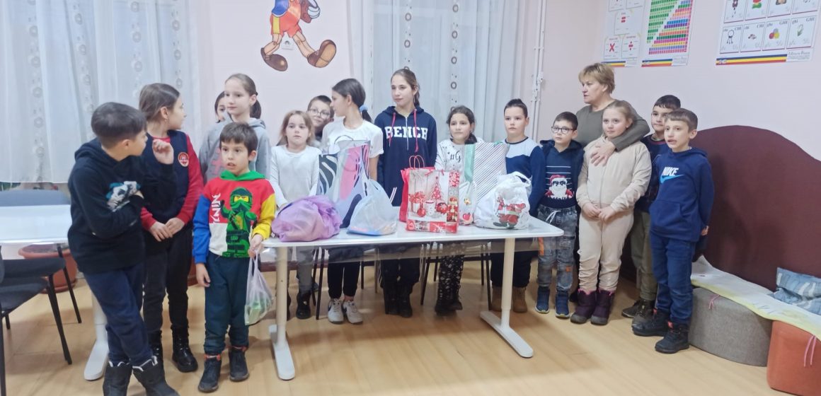 Moș Nicolae a poposit și la copiii și tinerii din sistemul de protecție specială al DGASPC Maramures.