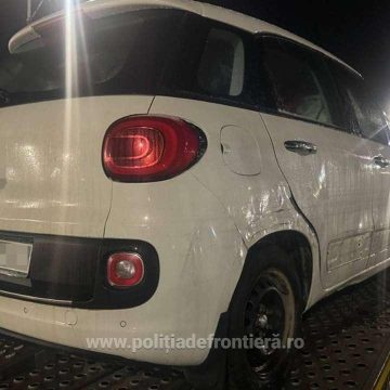Mașină furată din Italia, împiedicată să iasă din România