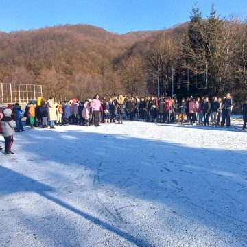 Pompierii au desfășurat activități de informare și educare preventivă cu elevii Școlii Gimnaziale „Mihail Sadoveanu” din Baia Mare