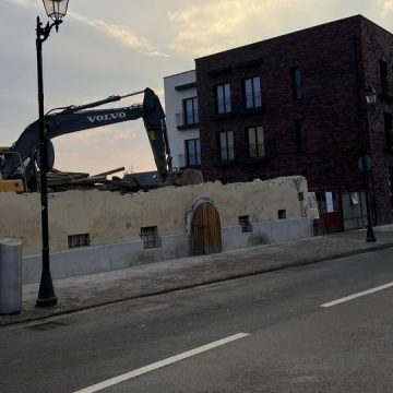 A dispărut din nou o clădire veche din zona istorică a orașului Baia Mare