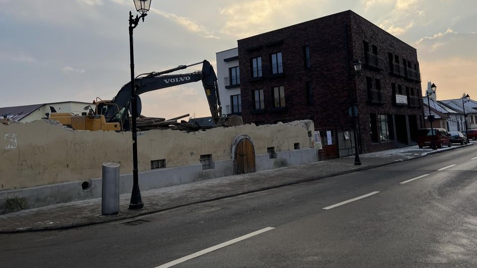 A dispărut din nou o clădire veche din zona istorică a orașului Baia Mare A dispărut din nou o clădire veche din zona istorică a orașului Baia Mare