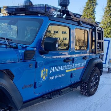 Tehnică nouă la Jandarmeria Maramureș- un Jeep Wrangler nou-nouț a ajuns în dotarea jandarmilor montani maramureșeni Tehnică nouă la Jandarmeria Maramureș- un Jeep Wrangler nou-nouț a ajuns în dotarea jandarmilor montani maramureșeni