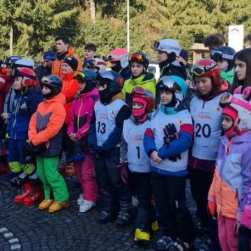 TROFEUL GERAR 2024: Concurs național de schi și snowboard pentru copii la Cavnic TROFEUL GERAR 2024: Concurs național de schi și snowboard pentru copii la Cavnic