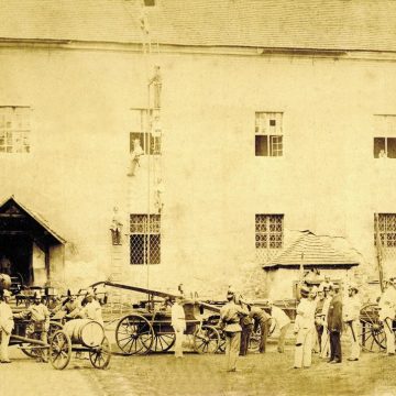 ISTORIE LOCALĂ: Fotografia versus memoria istoriei – Pompieri în exercițiu la sfârșitul secolului XIX