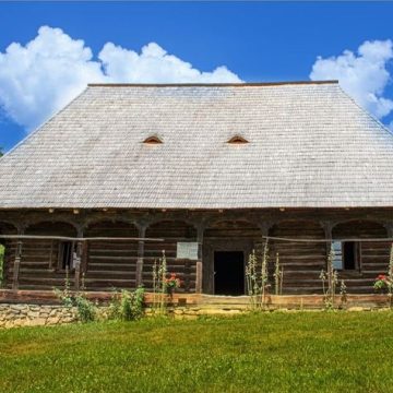 CASA BILAȘCU DE PETROVA: Un monument de arhitectură vernaculară, din Muzeul Satului, Baia Mare