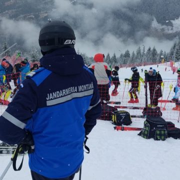 ÎN SIGURANȚĂ: Jandarmii maramureșeni la Campionatul Național de Schi alpin FIS de la Borșa