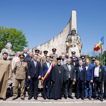 ZIUA VETERANILOR DE RĂZBOI: Ceremonial militar și religios desfășurat la Monumentul Ostașului Român din Baia Mare ZIUA VETERANILOR DE RĂZBOI: Ceremonial militar și religios desfășurat la Monumentul Ostașului Român din Baia Mare