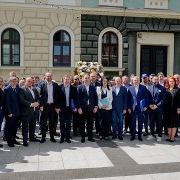 CĂLIN BOTA, deputat PNL alături de candidații din Maramureșul Istoric la depunerea candidaturilor CĂLIN BOTA, deputat PNL alături de candidații din Maramureșul Istoric la depunerea candidaturilor