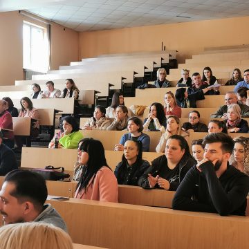 VIDEO: Influența social media asupra tinerilor VIDEO: Influența social media asupra tinerilor