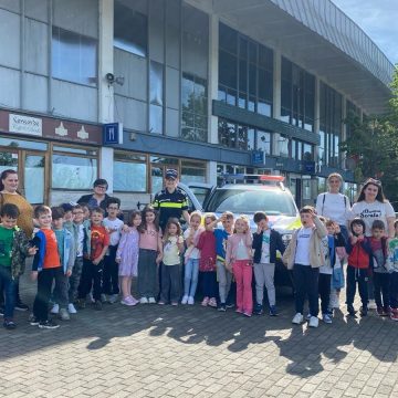 ZIUA INTERNAȚIONALĂ A FRAȚILOR ȘI SURORILOR: Lecții interactive pentru cei mici în stația CFR din municipiul Baia Mare ZIUA INTERNAȚIONALĂ A FRAȚILOR ȘI SURORILOR: Lecții interactive pentru cei mici în stația CFR din municipiul Baia Mare