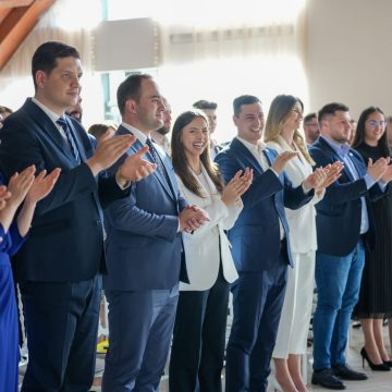 TNL MARAMUREȘ: Peste 800 de tineri liberali s-au reunit pentru a alege noul președinte al echipei TNL Maramureș. Gabriel Bogdan Ștețco a predat ștafeta lui Sebastian Șimon