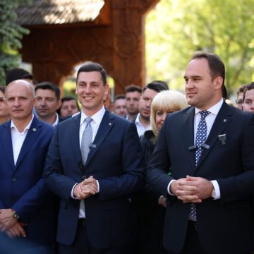 VIDEO: Cea mai performantă și puternică echipă administrativă și politică, echipa liberală, a depus candidaturile pentru Primăria/Consiliul Local Baia Mare și pentru Consiliul Judeţean Maramureș!