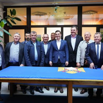 COROIENI: Încep lucrările pentru introducerea rețelei de gaz, președintele Ionel Bogdan și primarul Gavril Ropan au semnat contractul de execuție