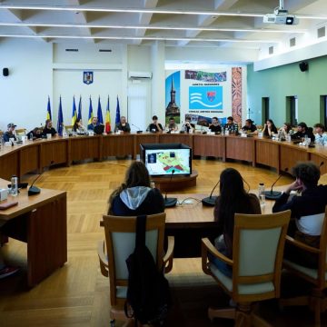 VIZITĂ: Studenții Facultății de Geografie, Planificare teritorială la Consiliul Județean Maramureș