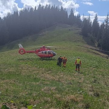SALVAMONT: Trei ucraineni salvați din Munții Maramureșului. Unul a fost transportat la spital cu elicopterul SMURD SALVAMONT: Trei ucraineni salvați din Munții Maramureșului. Unul a fost transportat la spital cu elicopterul SMURD