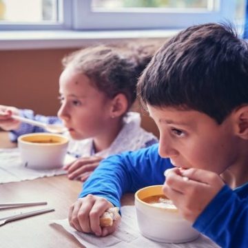 DAN IVAN: Masă caldă în toate școlile maramureșene până în 2030 DAN IVAN: Masă caldă în toate școlile maramureșene până în 2030