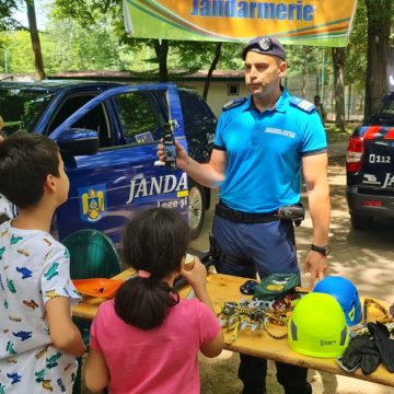 JANDARMII MARAMUREȘENI prezenți la Orășelul copiilor