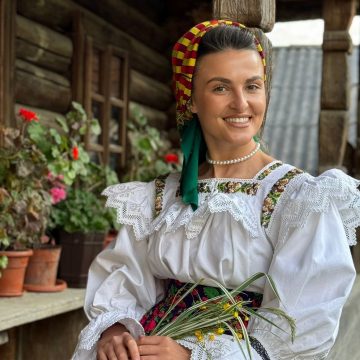GALERIE FOTO: De Ziua Universală a Iei, jandarmerițele maramureșene au înlocuit uniforma cu costumul popular