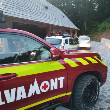 SALVAMONT: Acțiune de căutare a unei englezoaice care a dispărut după o ceartă conjugală. A fost găsită dormind, lângă un șopron SALVAMONT: Acțiune de căutare a unei englezoaice care a dispărut după o ceartă conjugală. A fost găsită dormind, lângă un șopron