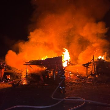 GALERIE FOTO | Anexă cuprinsă de flăcări în Șurdești. În Baia Mare o autoutilitară a luat foc GALERIE FOTO | Anexă cuprinsă de flăcări în Șurdești. În Baia Mare o autoutilitară a luat foc