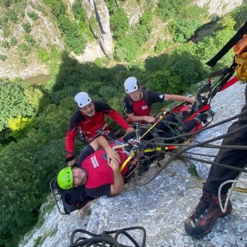 SALVAMONT: La pregătire în Cheile Turzii SALVAMONT: La pregătire în Cheile Turzii
