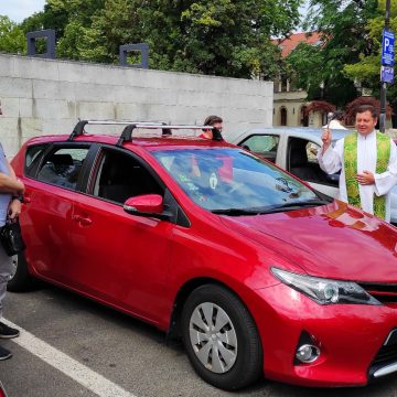 BISERICA SFÂNTA TREIME BAIA MARE: Binecuvântarea autovehiculelor