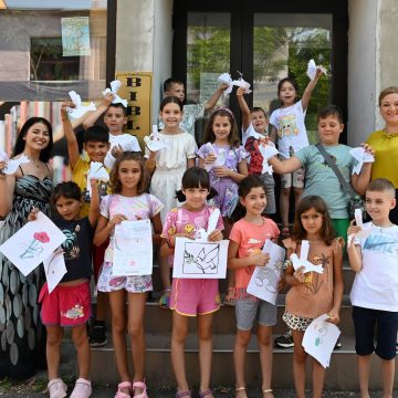 CENTRUL CULTURAL-SOCIAL VIȘEU DE SUS: Simbolurile păcii la bibliotecă