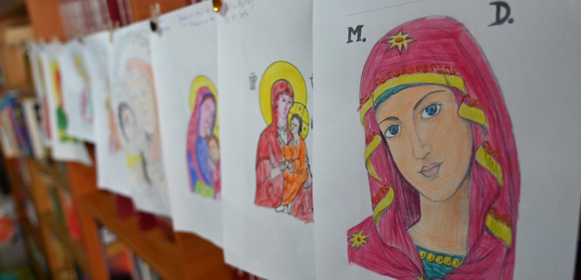 CENTRUL CULTURAL-SOCIAL VIȘEU DE SUS: Maica Domnului în literatură – tema de la Bibliotecă