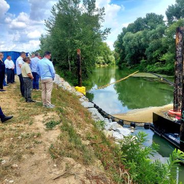 ÎNTÂLNIRE ROMÂNO-UNGARĂ având ca scop verificarea în teren a lucrărilor hidrotehnice situate în zonele de frontieră ÎNTÂLNIRE ROMÂNO-UNGARĂ având ca scop verificarea în teren a lucrărilor hidrotehnice situate în zonele de frontieră