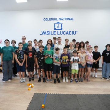 PRIMA TABĂRĂ DE ROBOTICĂ din Maramureș a facilitat participarea a peste 100 de elevi pasionați de roboți și programare