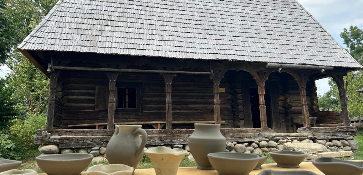 NOI CU A NOȘTI!: Atmosferă deosebită la Muzeul Satului Maramureșean „Mihai Dăncuș” NOI CU A NOȘTI!: Atmosferă deosebită la Muzeul Satului Maramureșean „Mihai Dăncuș”