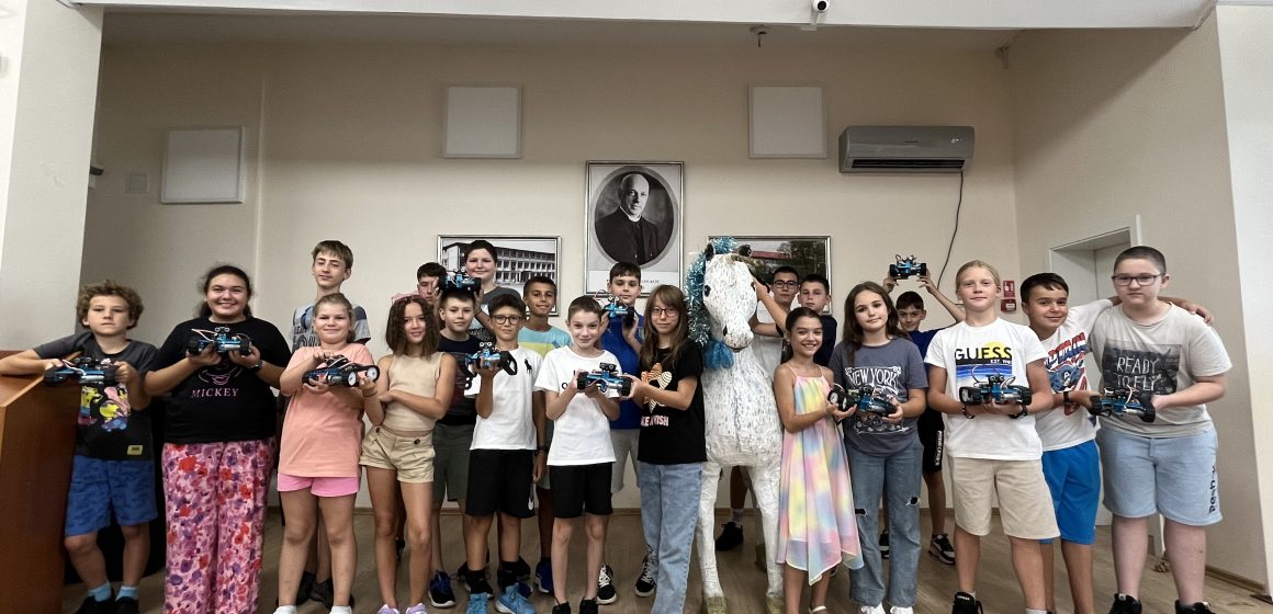 COLEGIUL NAȚIONAL ”VASILE LUCACIU”: Tabără de robotică în 4 serii