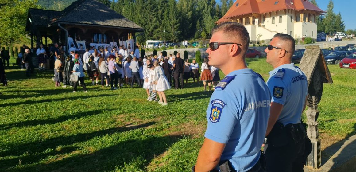 LA DATORIE: Jandarmii, alături de cetățeni de Sfânta Maria la mănăstiri și biserici LA DATORIE: Jandarmii, alături de cetățeni de Sfânta Maria la mănăstiri și biserici