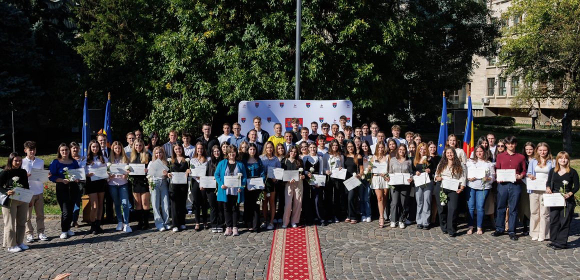 CONSILIUL JUDEȚEAN MARAMUREȘ: Premierea elevilor de nota 10 la Bacalaureat și Evaluarea Națională