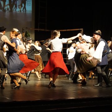 VIDEO: Főtér Fesztivál 2024 – De trei ori Bonțida – Arhiva Live Dance, spectacolul Ansablului Național Maghiar de Dans VIDEO: Főtér Fesztivál 2024 – De trei ori Bonțida – Arhiva Live Dance, spectacolul Ansablului Național Maghiar de Dans