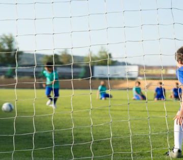 SPECIAL: Echipa de fotbal CSM Sighet vizitează școlile din oraș SPECIAL: Echipa de fotbal CSM Sighet vizitează școlile din oraș