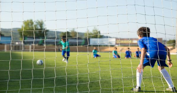 SPECIAL: Echipa de fotbal CSM Sighet vizitează școlile din oraș SPECIAL: Echipa de fotbal CSM Sighet vizitează școlile din oraș