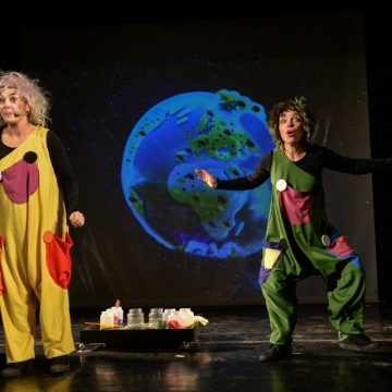 TEATRUL DE PĂPUȘI: O poveste a culorilor cu doi clovni simpatici, Buba și Bibi