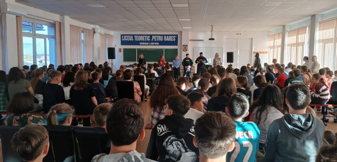 ACTIVITĂȚI PREVENTIV-EDUCATIVE: Jandarmii maramureșeni desfășoară ,,Ora de civilizație” în unitățile de învățământ