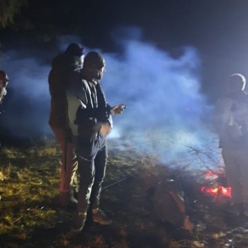SALVAMONT: Acțiune de recuperare a opt tineri ucraineni rătăciți pe munte SALVAMONT: Acțiune de recuperare a opt tineri ucraineni rătăciți pe munte