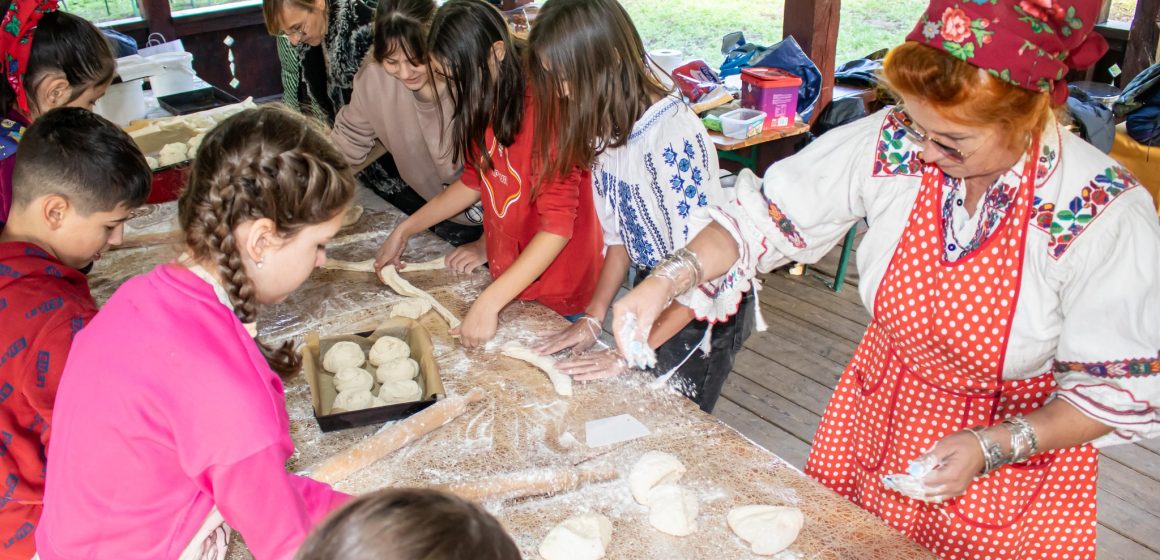 MUZEUL SATULUI: Două activități frumoase cu 75 de elevi participanți MUZEUL SATULUI: Două activități frumoase cu 75 de elevi participanți