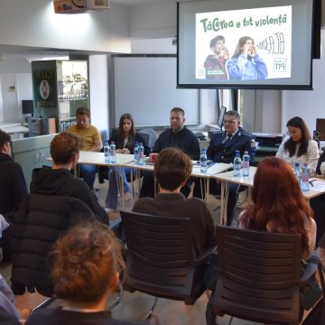 FII AUZIT! VOCEA TA CONTEAZĂ! – Dezbatere cu elevii pentru a descoperi soluții prin cuvinte FII AUZIT! VOCEA TA CONTEAZĂ! – Dezbatere cu elevii pentru a descoperi soluții prin cuvinte