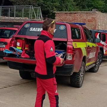 SALVAMONT: Bărbat rătăcit, salvat dintr-o zonă greu accesibilă din Ferneziu SALVAMONT: Bărbat rătăcit, salvat dintr-o zonă greu accesibilă din Ferneziu