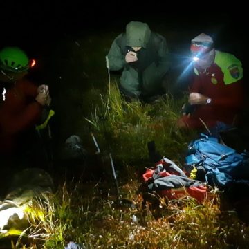 SALVAMONT: Un bărbat epuizat, aflat în hipotermie, a fost salvat în Munții Maramureșului SALVAMONT: Un bărbat epuizat, aflat în hipotermie, a fost salvat în Munții Maramureșului