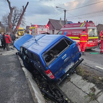 SIGHET: Bărbat rănit după ce a ajuns cu mașina în șanț SIGHET: Bărbat rănit după ce a ajuns cu mașina în șanț