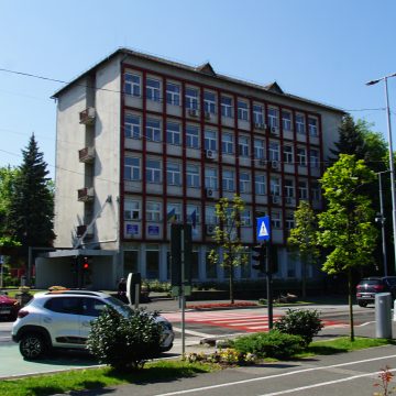 BAIA MARE va fi împărțită, din punct de vedere al parcărilor, în zona roșie și zona albastră BAIA MARE va fi împărțită, din punct de vedere al parcărilor, în zona roșie și zona albastră