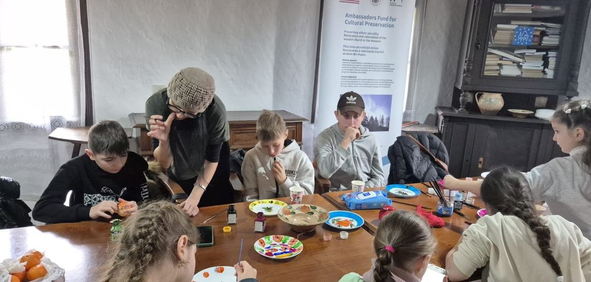 MUZEUL MARAMUREȘAN: Atelier de pictură pentru copii proveniți din regiunile afectate de război din Ucraina