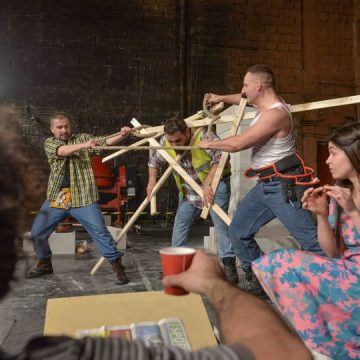 TEATRUL MUNICIPAL BAIA MARE: Duminică, spectacolul Șantier te poartă pe înălțimi TEATRUL MUNICIPAL BAIA MARE: Duminică, spectacolul Șantier te poartă pe înălțimi