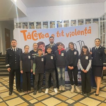 VOCEA ELEVILOR  din Baia Mare a ajuns la Bucureşti, în cadrul Concursului naţional de creaţie virtuală organizat de Poliţia Română