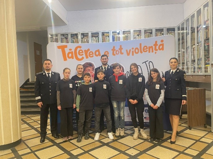 VOCEA ELEVILOR din Baia Mare a ajuns la Bucureşti, în cadrul Concursului naţional de creaţie virtuală organizat de Poliţia Română VOCEA ELEVILOR din Baia Mare a ajuns la Bucureşti, în cadrul Concursului naţional de creaţie virtuală organizat de Poliţia Română